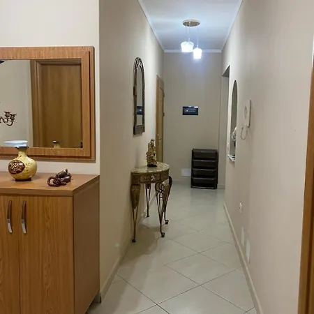 Cozy With Balcony アパート *