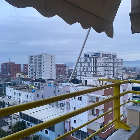 Cozy With Balcony アパート *